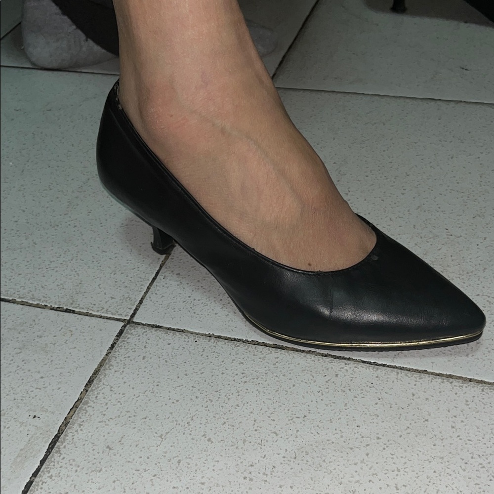 Elegant Black Women's Pumps
